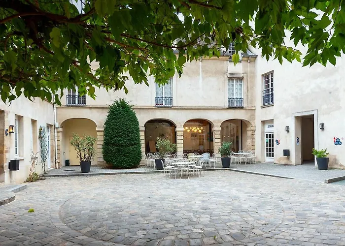 Mije Marais Hostel *