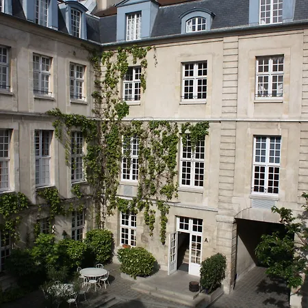 Mije Marais Hostel *