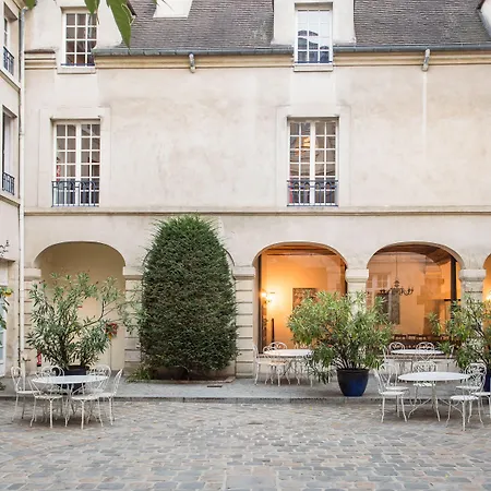Mije Marais Hostel *