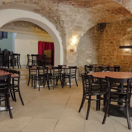 Mije Marais Hostel