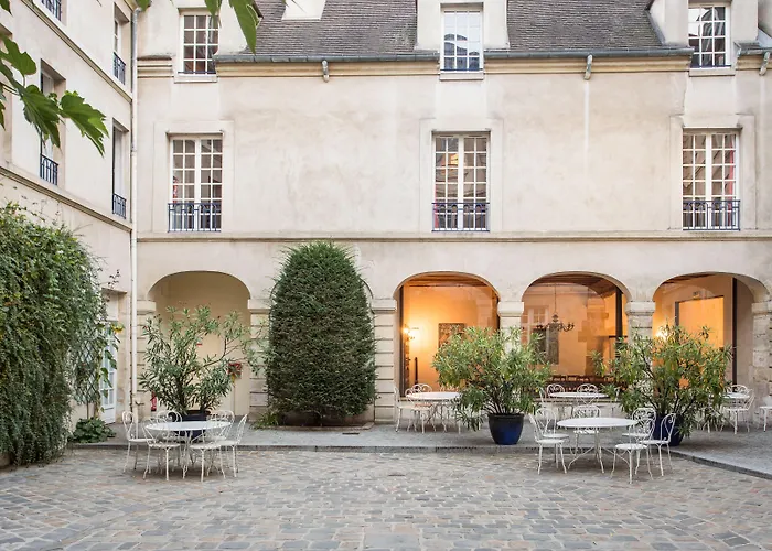 Mije Marais Ostello *