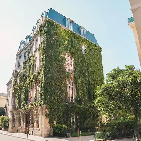 Mije Marais Hostel