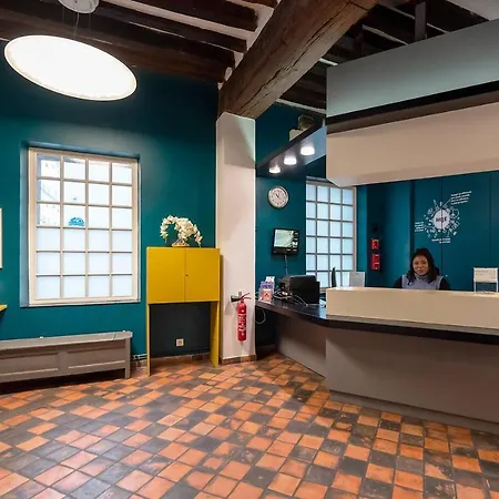 Mije Marais Хостел *